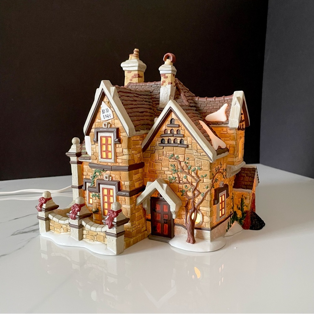 "Tattyeave Knoll" Dickens Snow Village by Dept. 56